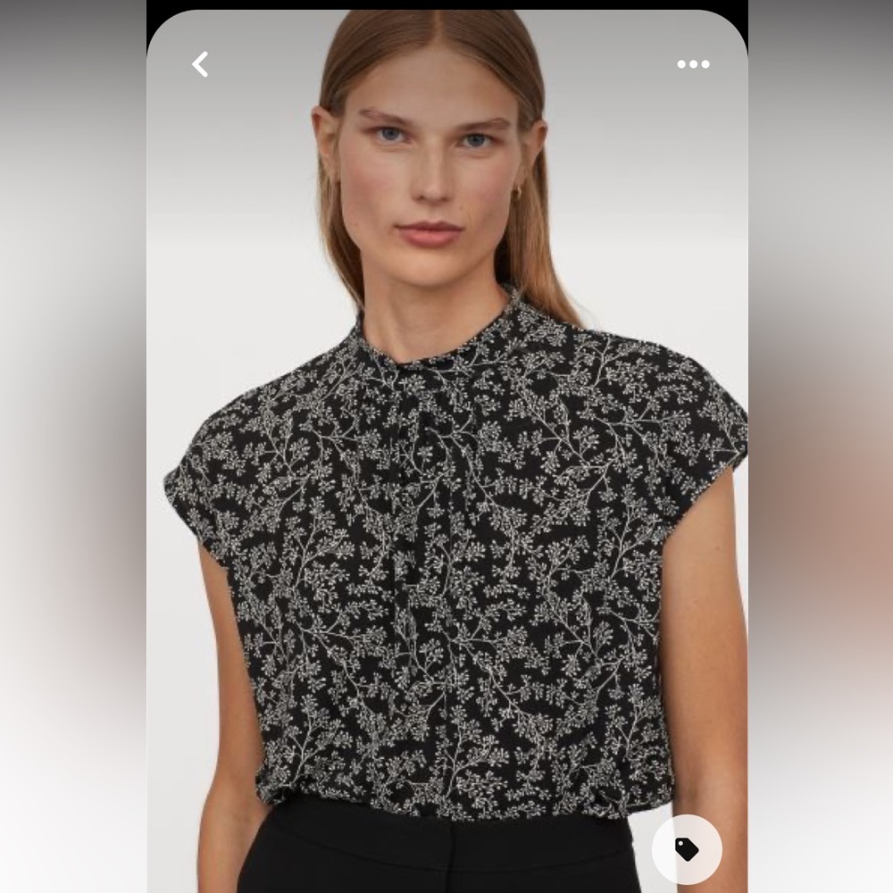 H&M stand up collar black and white printed top size XS sold out - Picture 1 of 6